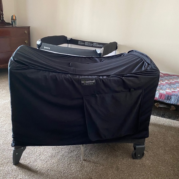 Snoozeshade blackout curtain for pack and play - Picture 4 of 4